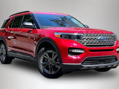 Used 2021 Ford Explorer XLT w/ Equipment Group 202A RWD image 2
