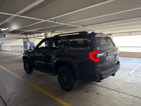 Used 2025 Toyota 4Runner SR5 AWD/4WD image 4