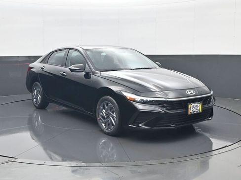 New 2026 Hyundai Elantra Blue image 3