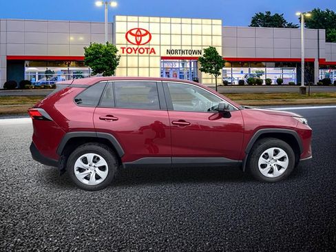 Used 2025 Toyota RAV4 LE AWD/4WD image 4