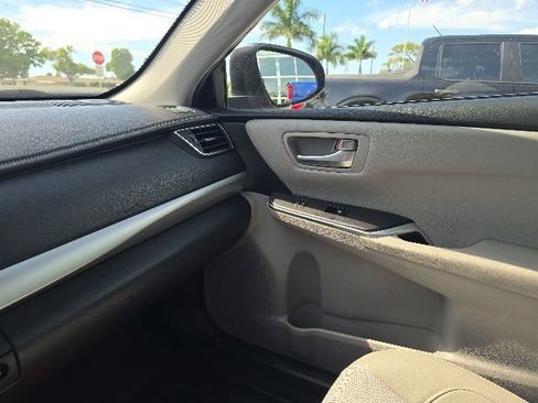 Used 2017 Toyota Camry SE FWD image 12