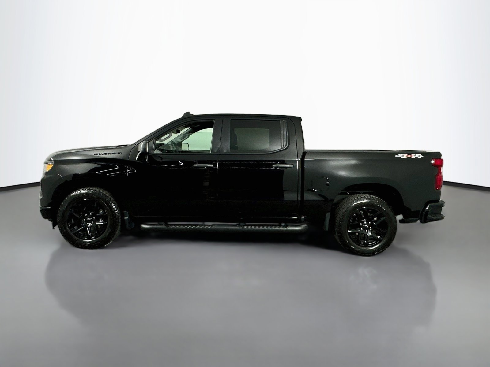 Used 2024 Chevrolet Silverado 1500 Custom w/ Turbomax Blackout Package AWD/4WD image 5
