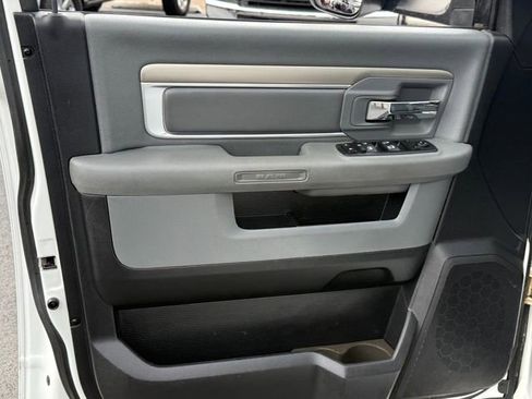 Used 2014 RAM 3500 Big Horn RWD image 28