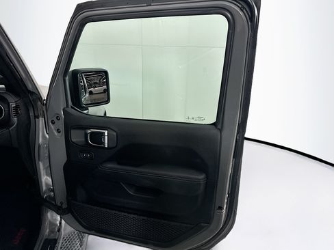 Used 2023 Jeep Wrangler Unlimited Sahara AWD/4WD image 30