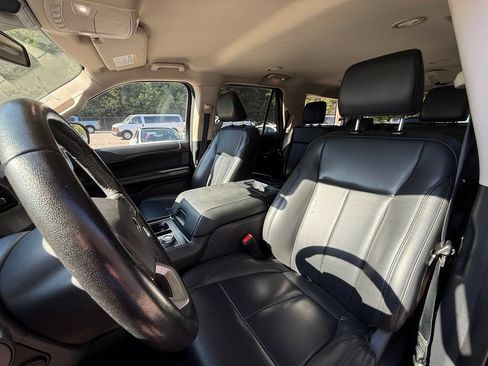 Used 2022 Ford Expedition XLT AWD/4WD image 10