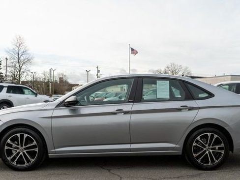 Used 2024 Volkswagen Jetta Sport image 9