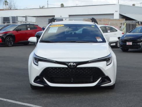 Used 2025 Toyota Corolla SE image 3