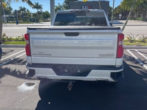 Used 2020 Chevrolet Silverado 1500 High Country w/ Technology Package image 3