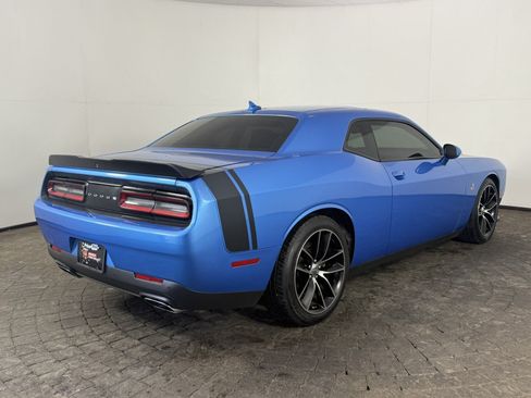Used 2016 Dodge Challenger R/T Scat Pack w/ Leather Interior Group RWD image 9