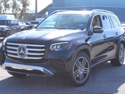 Used 2024 Mercedes-Benz GLS 450 4MATIC image 10