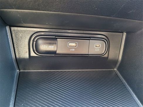 Used 2024 Kia Sportage LX image 19