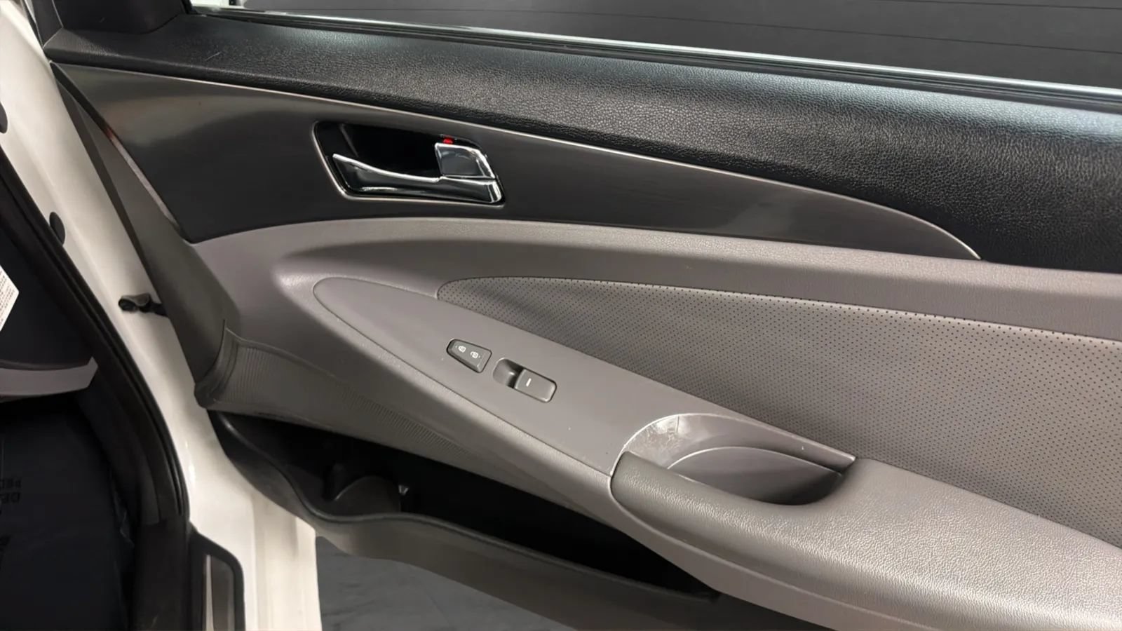 Used 2014 Hyundai Sonata Limited w/ Panoramic Sunroof Package 02 FWD image 18