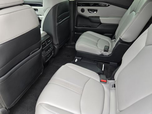 Certified 2025 Honda Pilot Touring image 30