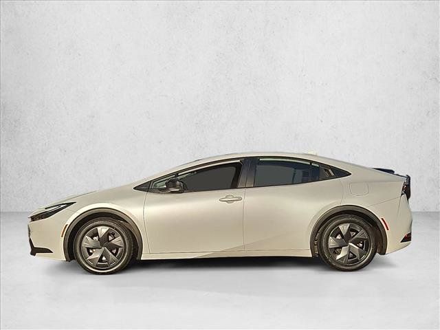 Used 2025 Toyota Prius LE FWD image 9