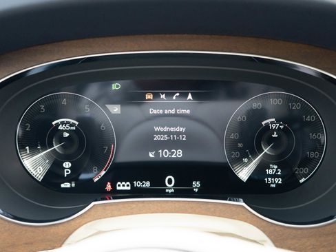 Used 2023 Bentley Bentayga image 16