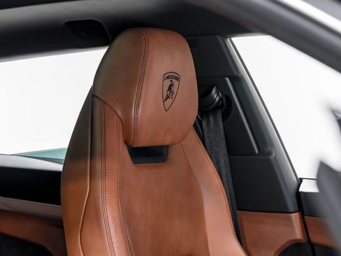 Used 2022 Lamborghini Urus AWD/4WD image 38