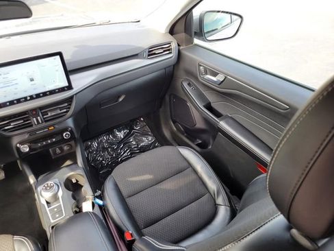Used 2024 Ford Escape SE image 29