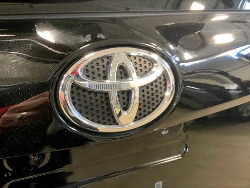 Used 2017 Toyota RAV4 LE w/ Carpet Mat Package image 32