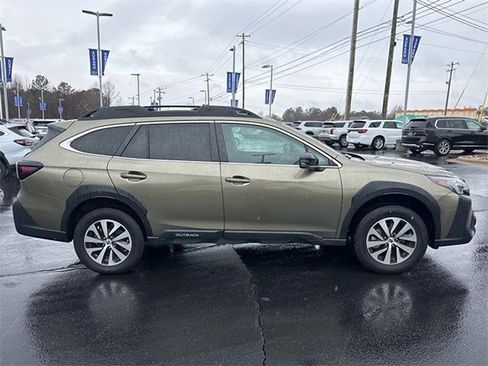 Used 2025 Subaru Outback Premium image 6