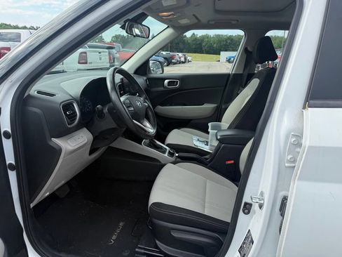 Used 2020 Hyundai Venue SEL w/ Convenience + Premium Package FWD image 10