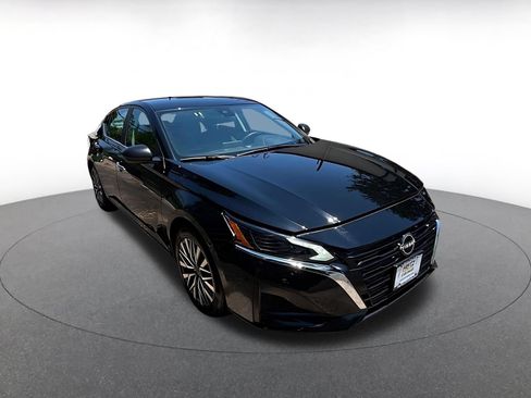 Used 2025 Nissan Altima 2.5 SV FWD image 4