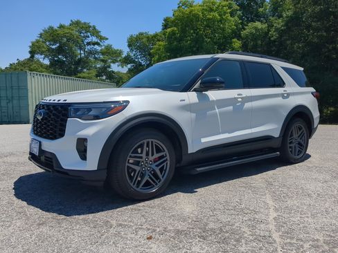 Used 2026 Ford Explorer ST-Line w/ ST-Line Street Pack AWD/4WD image 6