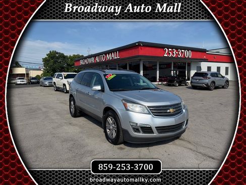 Used 2017 Chevrolet Traverse LT FWD image 1