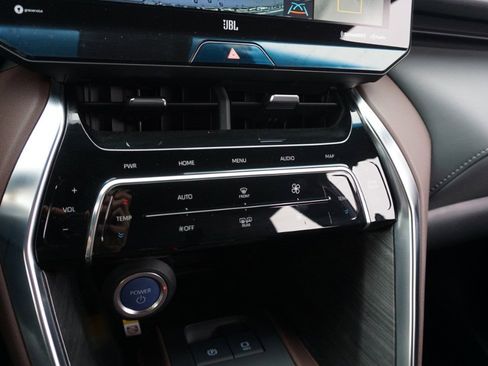 Used 2021 Toyota Venza Limited image 18