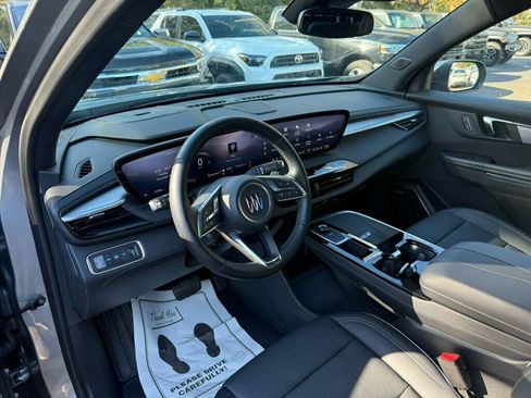 Used 2025 Buick Enclave Preferred image 3