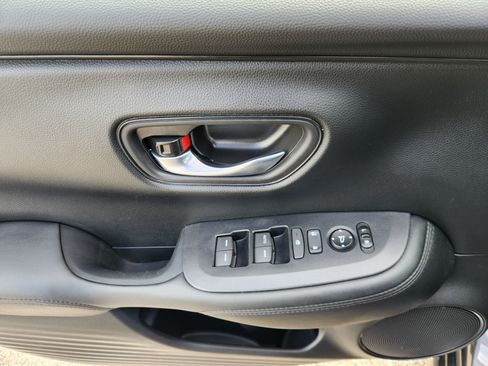 Certified 2025 Honda HR-V LX image 16