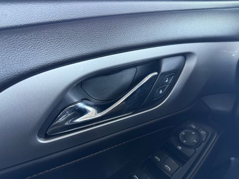 Used 2019 Chevrolet Traverse LT FWD image 24
