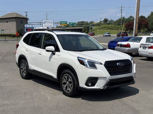 Used 2024 Subaru Forester Premium w/ POP Package 1 AWD/4WD image 2