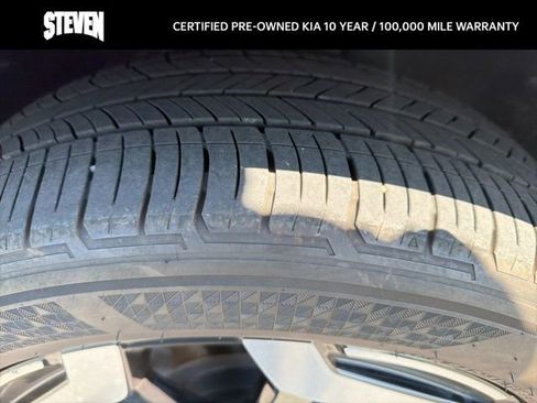 Certified 2024 Kia Telluride S image 11