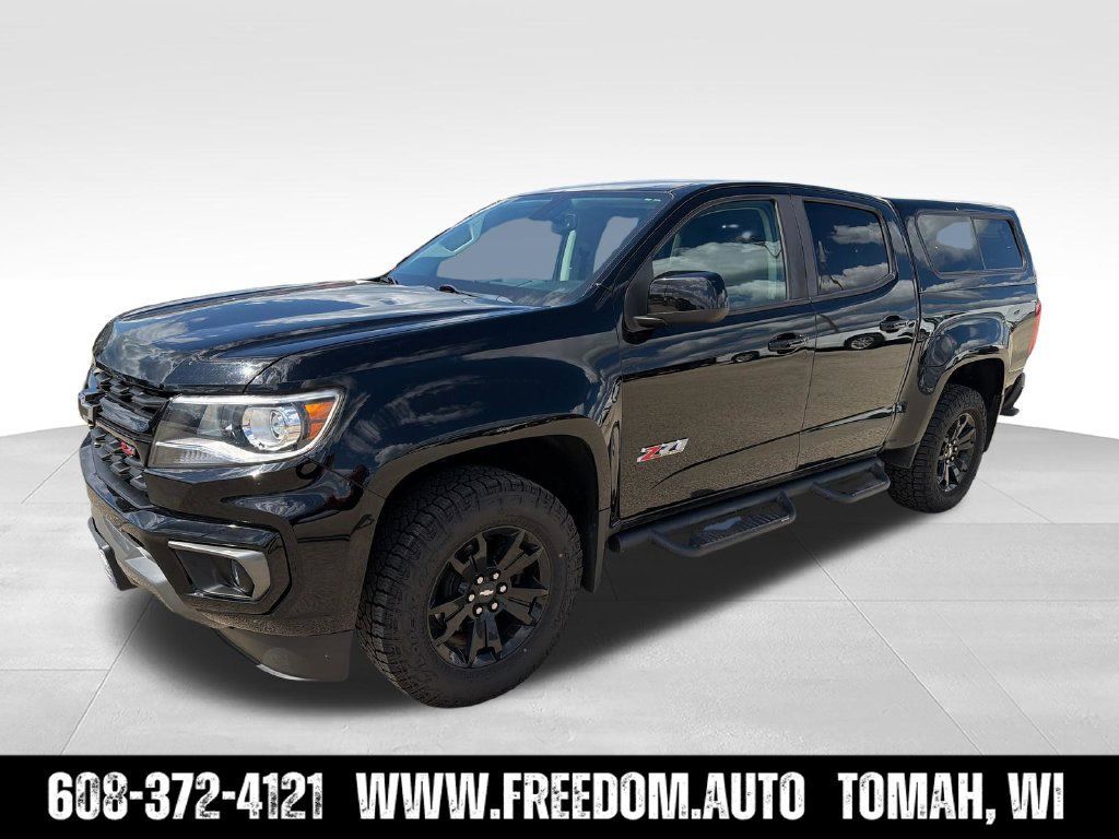 Used 2021 Chevrolet Colorado Z71 w/ Z71 Midnight Edition AWD/4WD image 2
