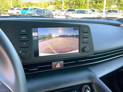 Used 2025 Hyundai Elantra Sport FWD image 19