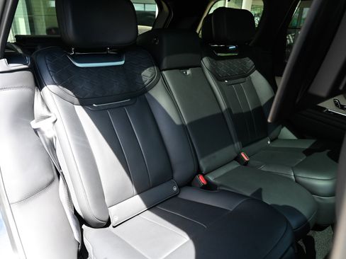 Used 2024 Land Rover Range Rover SV AWD/4WD image 54