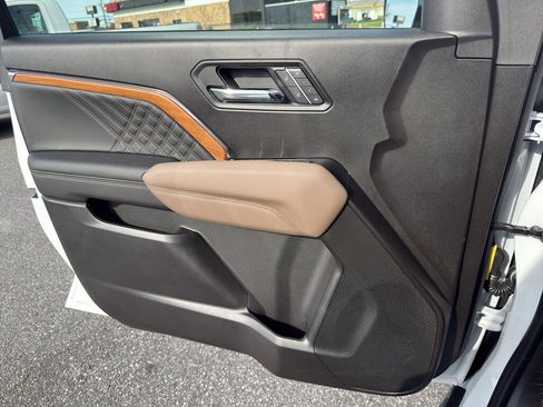 New 2026 GMC Canyon Denali AWD/4WD image 9