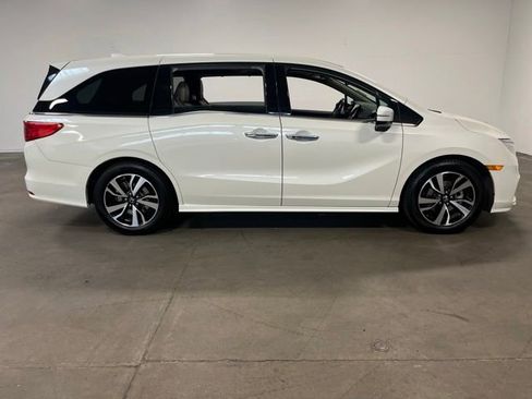 Used 2019 Honda Odyssey Elite image 2
