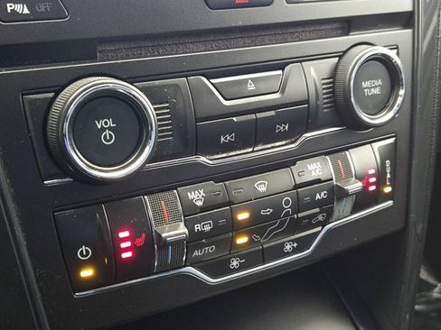 Used 2018 Ford Explorer XLT w/ Equipment Group 202A image 26