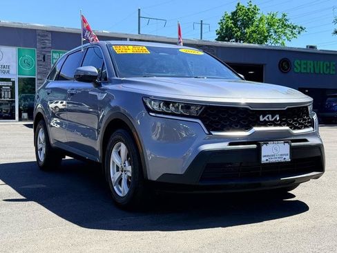 Used 2022 Kia Sorento LX FWD image 3