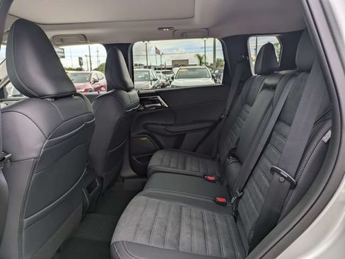 New 2026 Mitsubishi Outlander SE FWD image 14