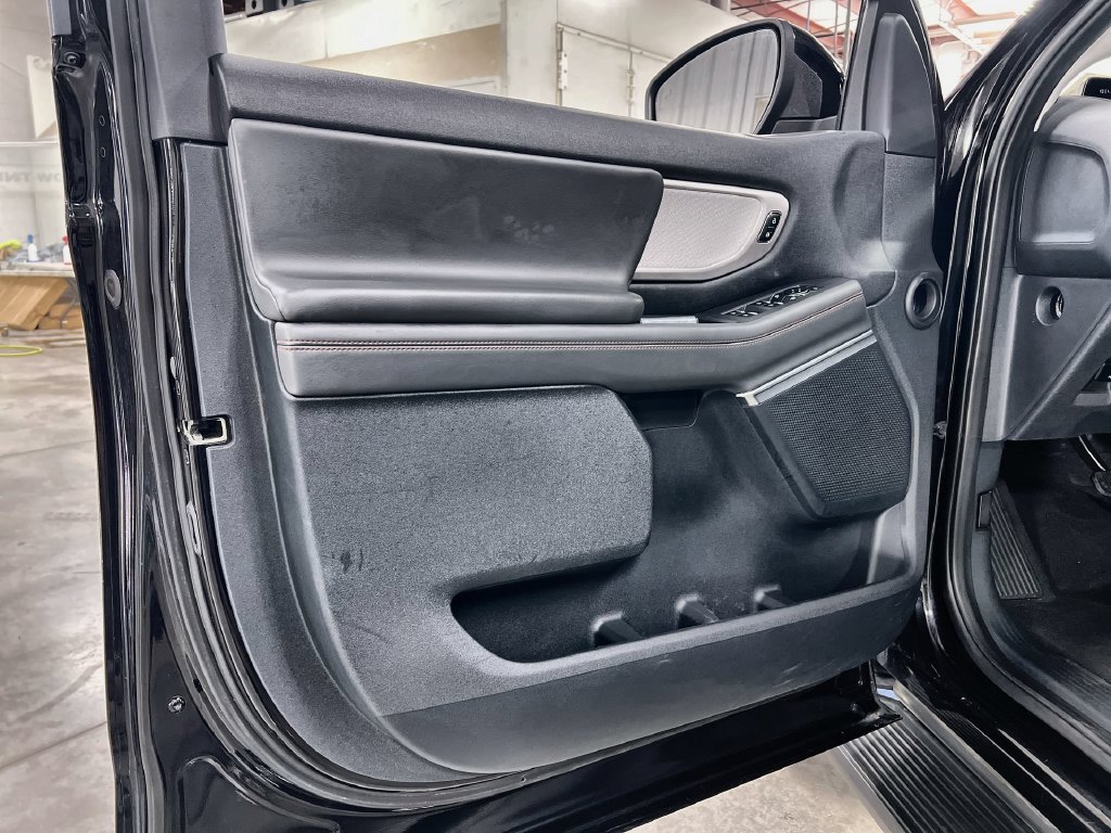 Used 2025 Ford Expedition Active AWD/4WD image 16