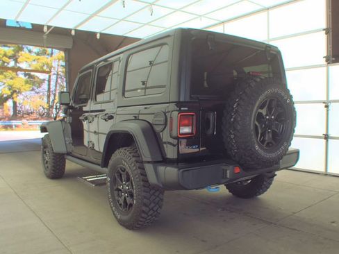 Used 2023 Jeep Wrangler Unlimited w/ Cold Weather Group AWD/4WD image 4
