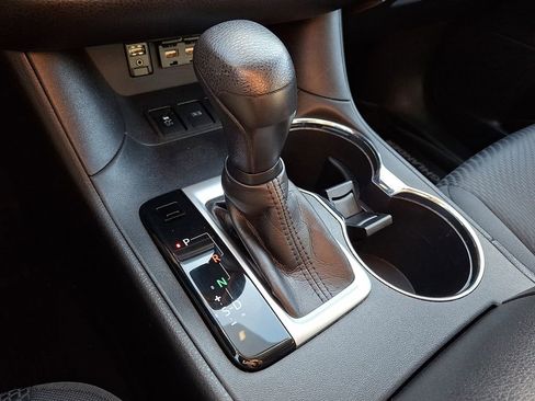 Used 2019 Toyota Highlander LE image 16