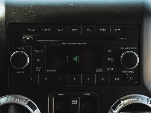 Used 2012 Jeep Wrangler Sahara image 27