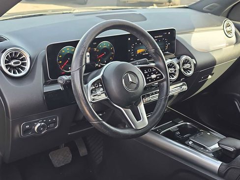 Used 2021 Mercedes-Benz GLA 250 4MATIC w/ Premium Package image 2