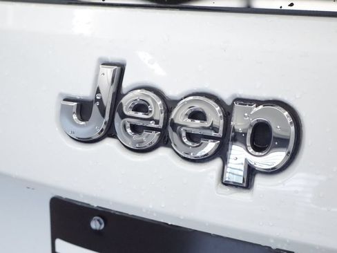 Certified 2020 Jeep Grand Cherokee Overland AWD/4WD image 18
