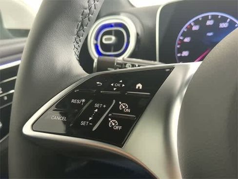 Used 2026 Mercedes-Benz GLC 300 4MATIC image 25