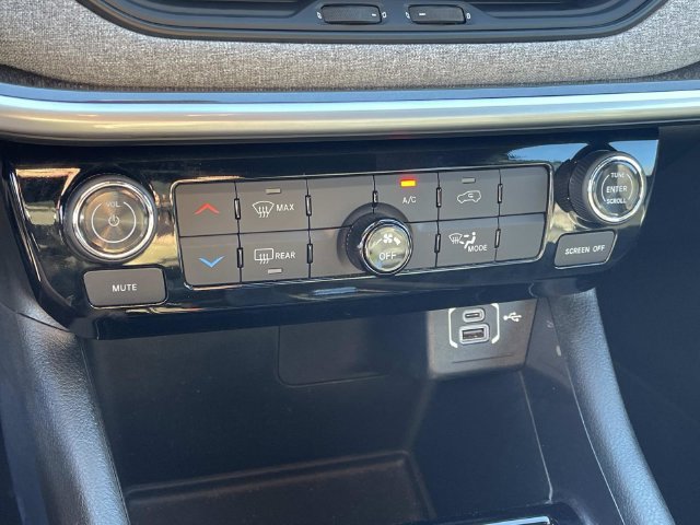 Used 2023 Jeep Compass Latitude AWD/4WD image 35