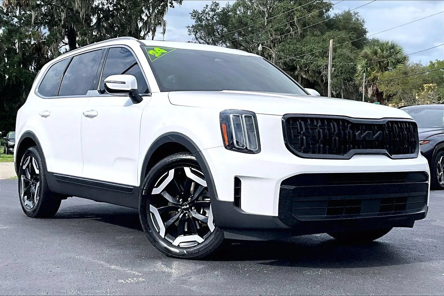 Used 2024 Kia Telluride EX AWD/4WD image 2